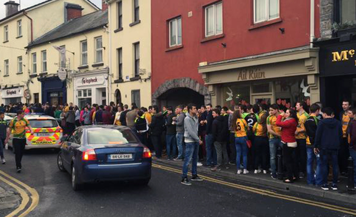 Hundreds queue outside Galway pub for Donegal Tuesday