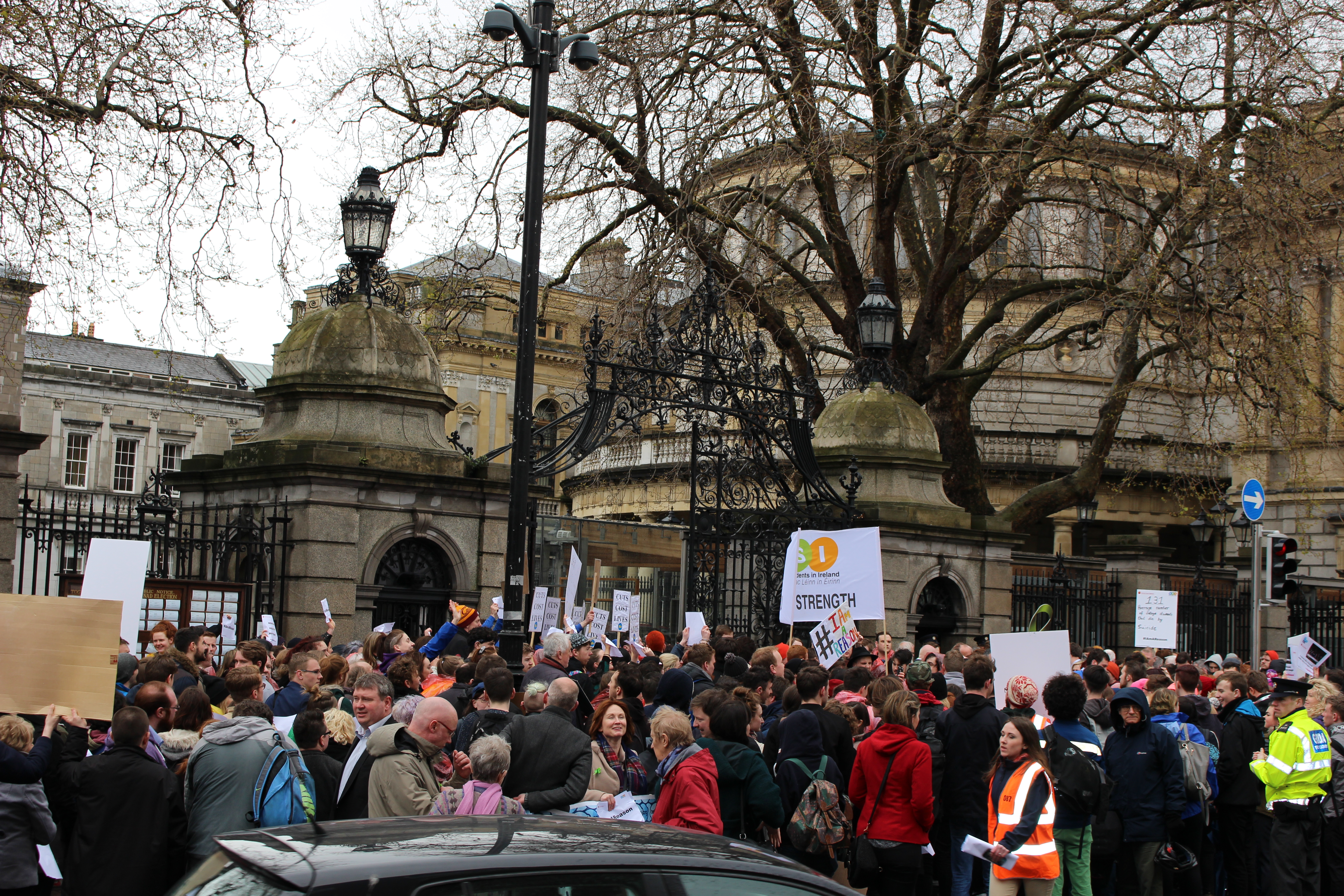 Hundreds protest against €12 million mental health cuts